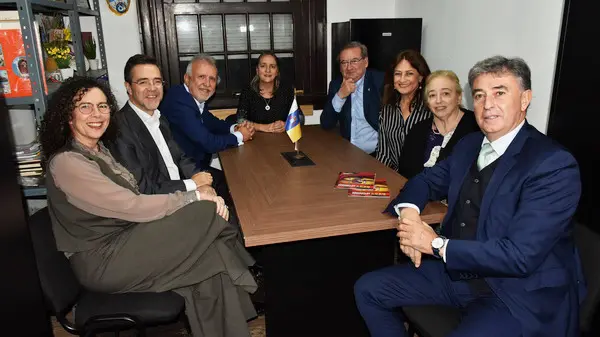Uru.Visita Torres-reunion todos