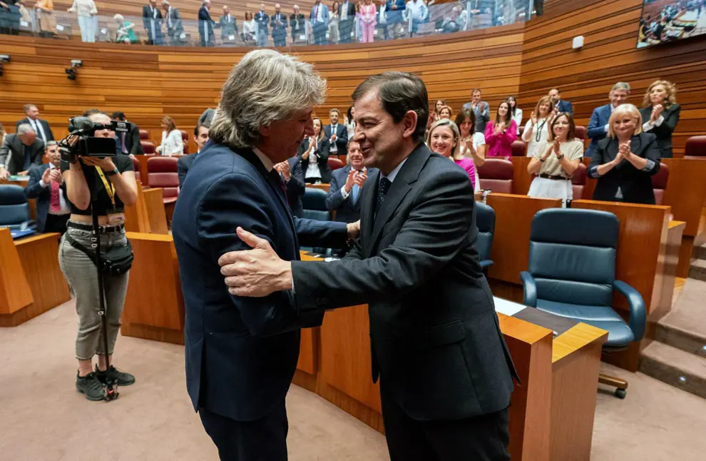 Mañueco, investido-Felicitacion PSOE