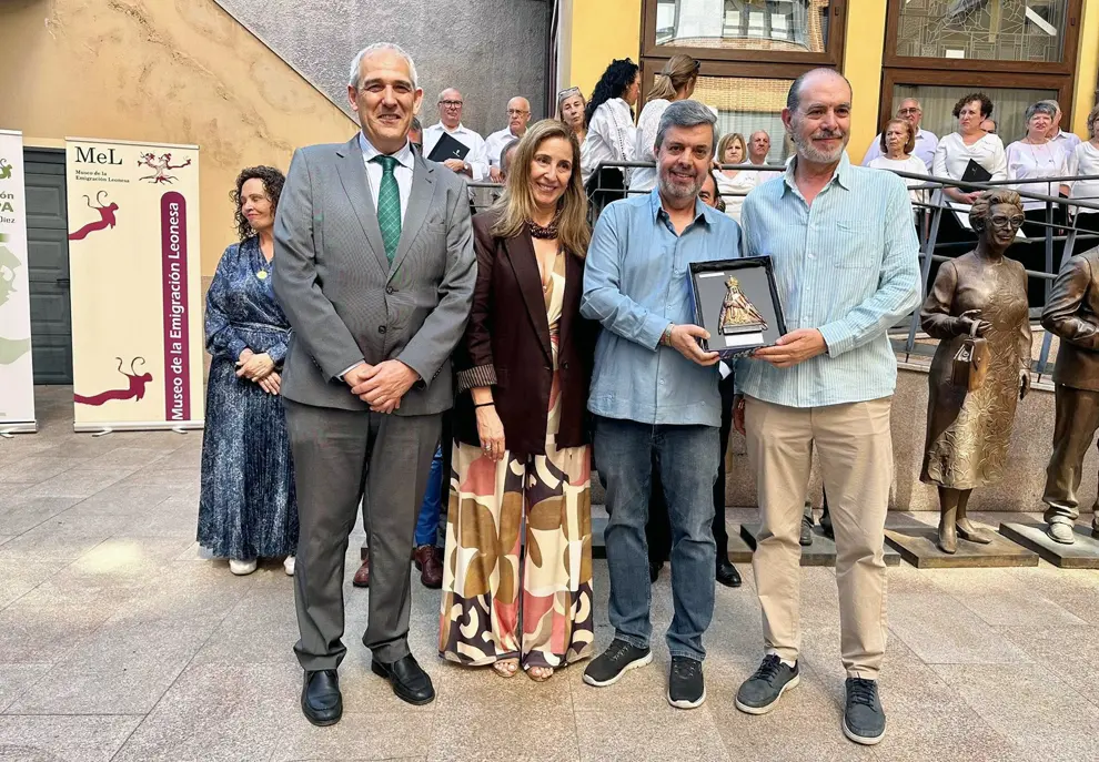Homenaje al Emigrante Leones 3