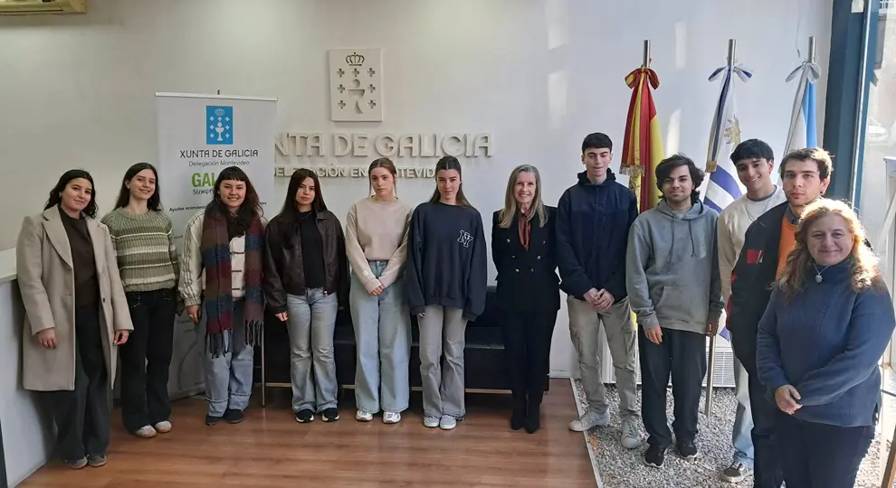 Uru.Elvira y jovenes Conecta 1
