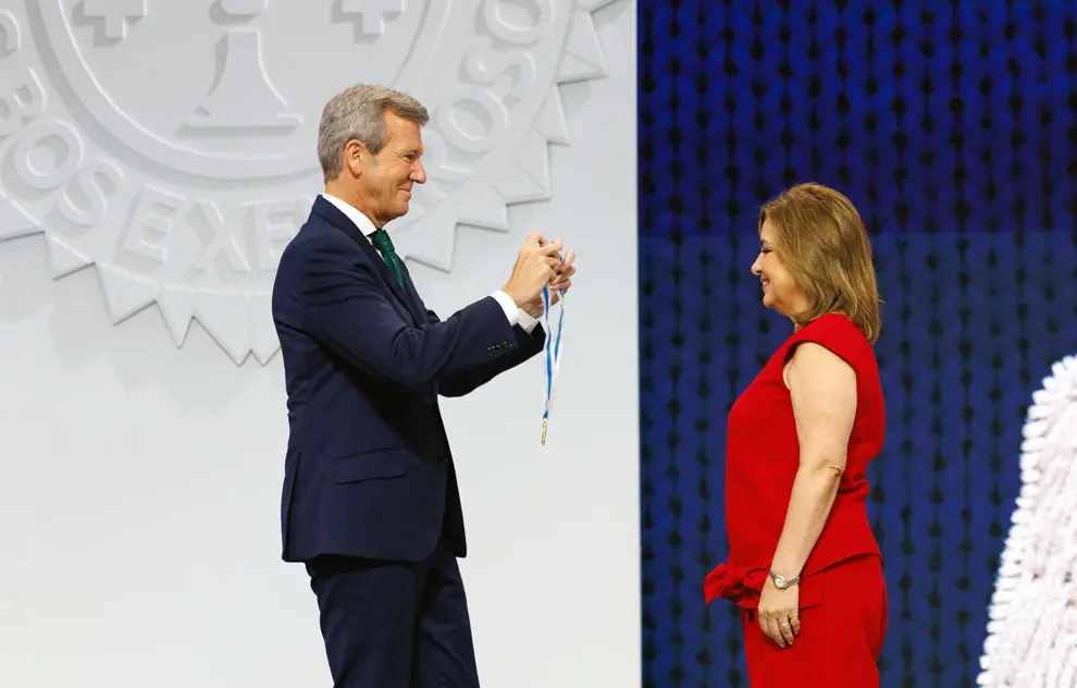 O presidente da Xunta de Galicia, Alfonso Rueda, acompa&ntilde;ado dos membros do Executivo auton&oacute;mico, preside a cerimonia de Entrega das Medallas de Galicia 2026 &aacute;s galardoadas Claudia Alicia &Aacute;lvarez Arg&uuml;elles, Beatriz Gil Fern&aacute;ndez, Carla Mar&iacute;a Angola Rodr&iacute;guez e Camila Fern&aacute;ndez. Cidade da Cultura (Santiago de Compostela), 24/07/26.