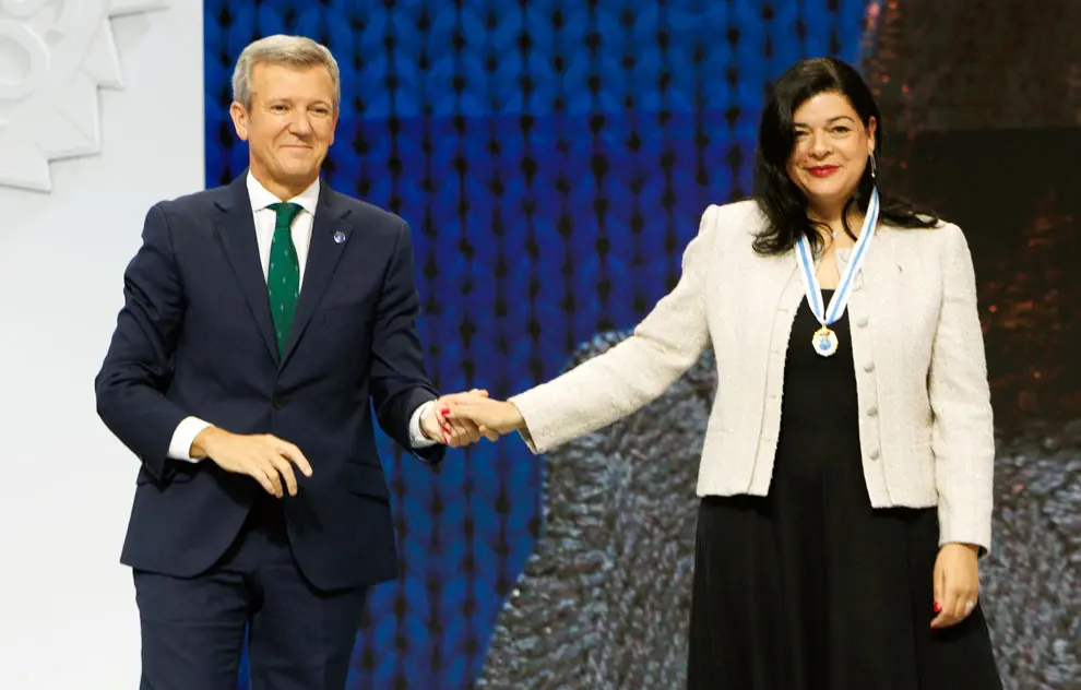O presidente da Xunta de Galicia, Alfonso Rueda, acompa&ntilde;ado dos membros do Executivo auton&oacute;mico, preside a cerimonia de Entrega das Medallas de Galicia 2026 &aacute;s galardoadas Claudia Alicia &Aacute;lvarez Arg&uuml;elles, Beatriz Gil Fern&aacute;ndez, Carla Mar&iacute;a Angola Rodr&iacute;guez e Camila Fern&aacute;ndez. Cidade da Cultura (Santiago de Compostela), 24/07/26.