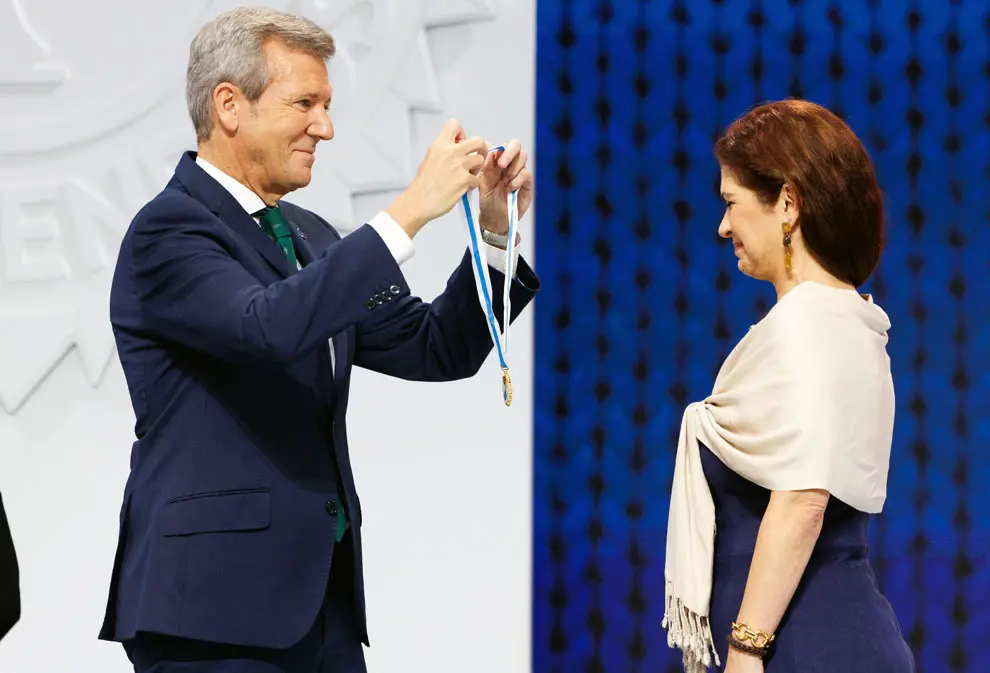 O presidente da Xunta de Galicia, Alfonso Rueda, acompa&ntilde;ado dos membros do Executivo auton&oacute;mico, preside a cerimonia de Entrega das Medallas de Galicia 2026 &aacute;s galardoadas Claudia Alicia &Aacute;lvarez Arg&uuml;elles, Beatriz Gil Fern&aacute;ndez, Carla Mar&iacute;a Angola Rodr&iacute;guez e Camila Fern&aacute;ndez. Cidade da Cultura (Santiago de Compostela), 24/07/26.