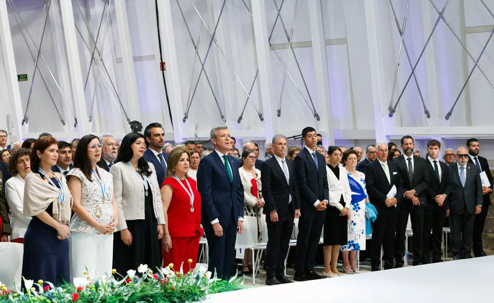 O presidente da Xunta de Galicia, Alfonso Rueda, acompa&ntilde;ado dos membros do Executivo auton&oacute;mico, preside a cerimonia de Entrega das Medallas de Galicia 2026 &aacute;s galardoadas Claudia Alicia &Aacute;lvarez Arg&uuml;elles, Beatriz Gil Fern&aacute;ndez, Carla Mar&iacute;a Angola Rodr&iacute;guez e Camila Fern&aacute;ndez. Cidade da Cultura (Santiago de Compostela), 24/07/26.