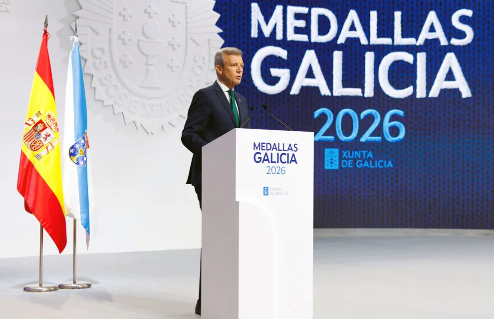 O presidente da Xunta de Galicia, Alfonso Rueda, acompa&ntilde;ado dos membros do Executivo auton&oacute;mico, preside a cerimonia de Entrega das Medallas de Galicia 2026 &aacute;s galardoadas Claudia Alicia &Aacute;lvarez Arg&uuml;elles, Beatriz Gil Fern&aacute;ndez, Carla Mar&iacute;a Angola Rodr&iacute;guez e Camila Fern&aacute;ndez. Cidade da Cultura (Santiago de Compostela), 24/07/26.