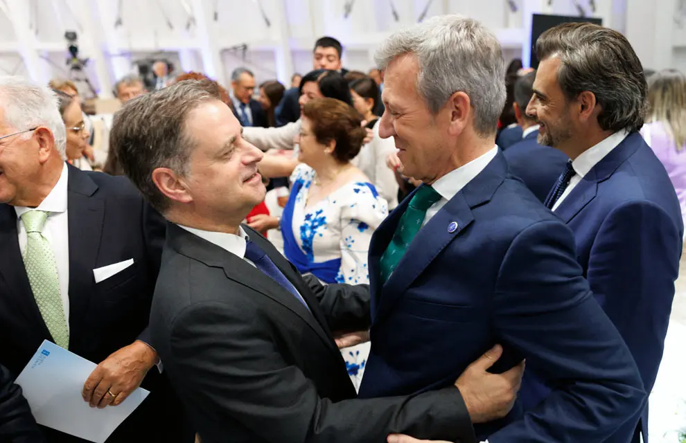 O presidente da Xunta de Galicia, Alfonso Rueda, acompa&ntilde;ado dos membros do Executivo auton&oacute;mico, preside a cerimonia de Entrega das Medallas de Galicia 2026 &aacute;s galardoadas Claudia Alicia &Aacute;lvarez Arg&uuml;elles, Beatriz Gil Fern&aacute;ndez, Carla Mar&iacute;a Angola Rodr&iacute;guez e Camila Fern&aacute;ndez. Cidade da Cultura (Santiago de Compostela), 24/07/26.