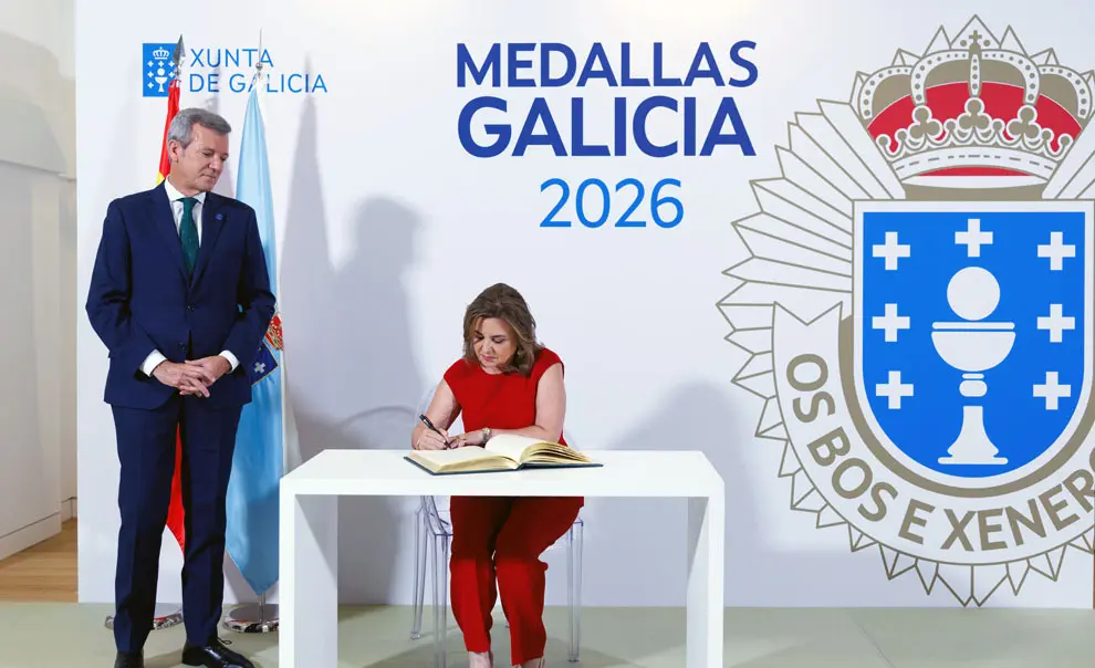 O presidente da Xunta de Galicia, Alfonso Rueda, acompa&ntilde;ado dos membros do Executivo auton&oacute;mico, preside a cerimonia de Entrega das Medallas de Galicia 2026 &aacute;s galardoadas Claudia Alicia &Aacute;lvarez Arg&uuml;elles, Beatriz Gil Fern&aacute;ndez, Carla Mar&iacute;a Angola Rodr&iacute;guez e Camila Fern&aacute;ndez. Cidade da Cultura (Santiago de Compostela), 24/07/26.