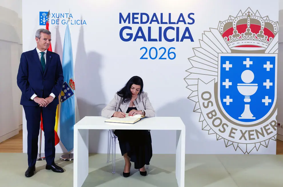 O presidente da Xunta de Galicia, Alfonso Rueda, acompa&ntilde;ado dos membros do Executivo auton&oacute;mico, preside a cerimonia de Entrega das Medallas de Galicia 2026 &aacute;s galardoadas Claudia Alicia &Aacute;lvarez Arg&uuml;elles, Beatriz Gil Fern&aacute;ndez, Carla Mar&iacute;a Angola Rodr&iacute;guez e Camila Fern&aacute;ndez. Cidade da Cultura (Santiago de Compostela), 24/07/26.