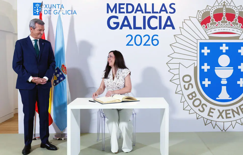 O presidente da Xunta de Galicia, Alfonso Rueda, acompa&ntilde;ado dos membros do Executivo auton&oacute;mico, preside a cerimonia de Entrega das Medallas de Galicia 2026 &aacute;s galardoadas Claudia Alicia &Aacute;lvarez Arg&uuml;elles, Beatriz Gil Fern&aacute;ndez, Carla Mar&iacute;a Angola Rodr&iacute;guez e Camila Fern&aacute;ndez. Cidade da Cultura (Santiago de Compostela), 24/07/26.