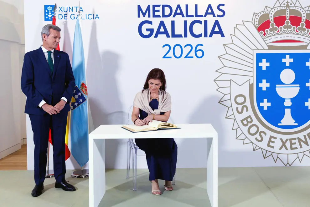 O presidente da Xunta de Galicia, Alfonso Rueda, acompa&ntilde;ado dos membros do Executivo auton&oacute;mico, preside a cerimonia de Entrega das Medallas de Galicia 2026 &aacute;s galardoadas Claudia Alicia &Aacute;lvarez Arg&uuml;elles, Beatriz Gil Fern&aacute;ndez, Carla Mar&iacute;a Angola Rodr&iacute;guez e Camila Fern&aacute;ndez. Cidade da Cultura (Santiago de Compostela), 24/07/26.
