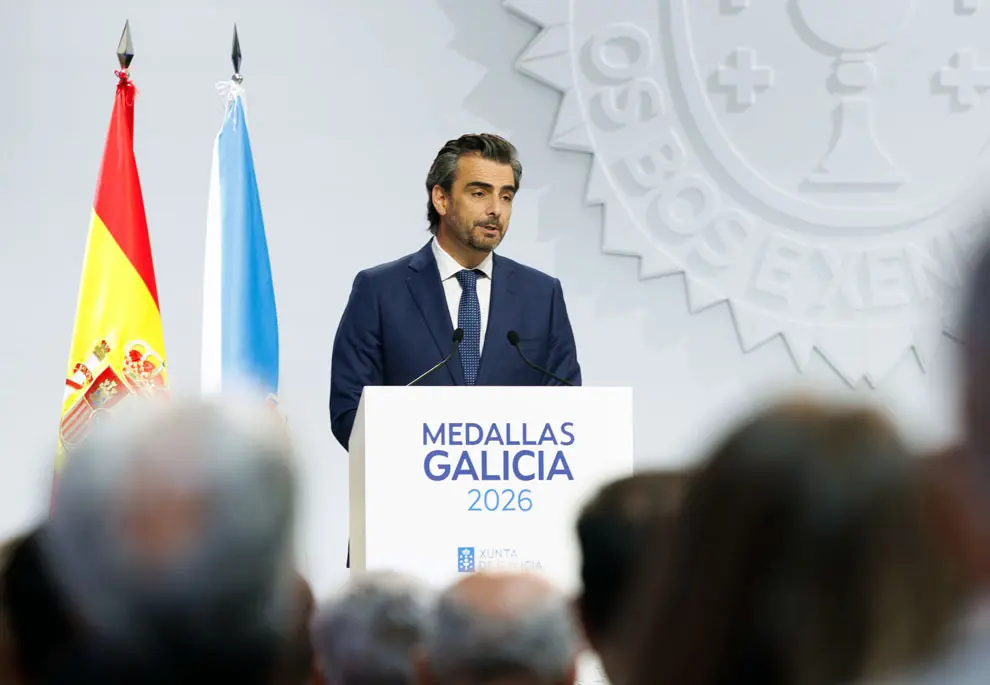 O presidente da Xunta de Galicia, Alfonso Rueda, acompa&ntilde;ado dos membros do Executivo auton&oacute;mico, preside a cerimonia de Entrega das Medallas de Galicia 2026 &aacute;s galardoadas Claudia Alicia &Aacute;lvarez Arg&uuml;elles, Beatriz Gil Fern&aacute;ndez, Carla Mar&iacute;a Angola Rodr&iacute;guez e Camila Fern&aacute;ndez. Cidade da Cultura (Santiago de Compostela), 24/07/26.