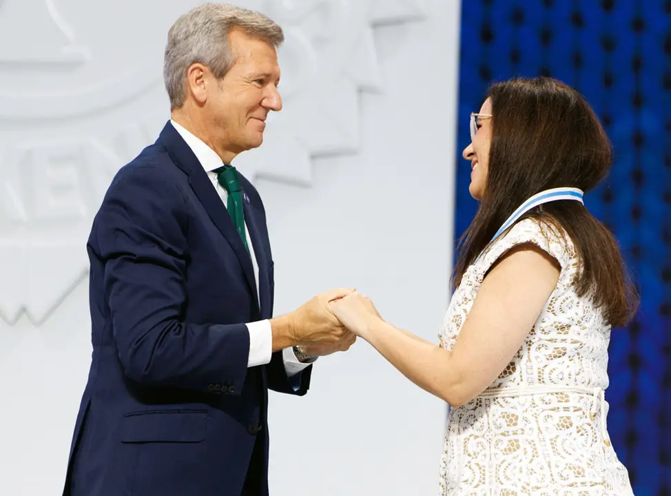 O presidente da Xunta de Galicia, Alfonso Rueda, acompa&ntilde;ado dos membros do Executivo auton&oacute;mico, preside a cerimonia de Entrega das Medallas de Galicia 2026 &aacute;s galardoadas Claudia Alicia &Aacute;lvarez Arg&uuml;elles, Beatriz Gil Fern&aacute;ndez, Carla Mar&iacute;a Angola Rodr&iacute;guez e Camila Fern&aacute;ndez. Cidade da Cultura (Santiago de Compostela), 24/07/26.