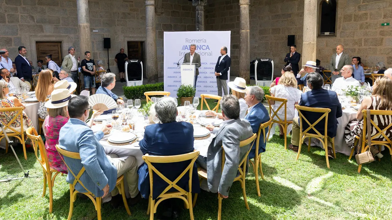 LEIRO (Ourense) 14,00 h.-            O presidente da Xunta, Alfonso Rueda, acompa&ntilde;ado do conselleiro de Emprego, Comercio e Emigraci&oacute;n, Jos&eacute; Gonz&aacute;lez, participar&aacute; na X Romer&iacute;a &ldquo;Abanca Internacional&rdquo;. No Eurostars M. Monasterio de San Clodio (R&uacute;a de San Clodio, s/n) Foto Xo&aacute;n Crespo
