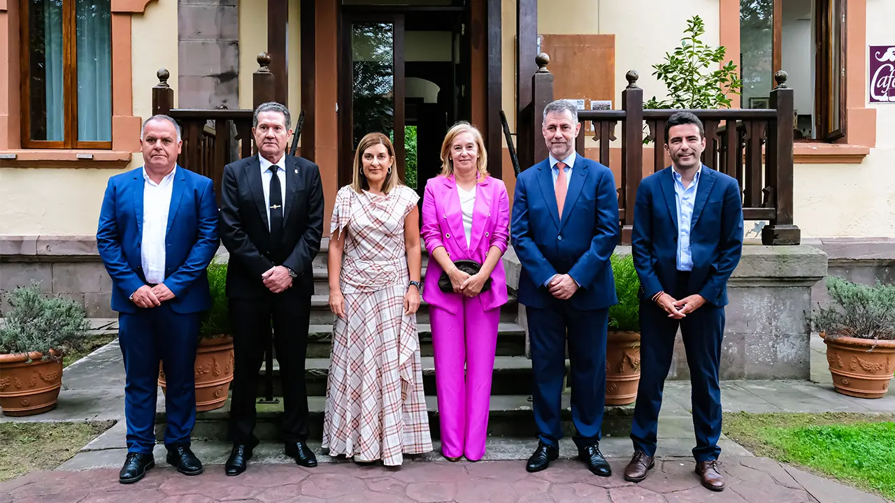 20:00 horas. Casa de Cultura Conde de San Diego. Cabez&oacute;n de la Sal. La presidenta de Cantabria, Mar&iacute;a Jos&eacute; S&aacute;enz de Buruaga, asiste al preg&oacute;n del D&iacute;a de Cantabria. 31 de julio de 2026 &copy; Ra&uacute;l Lucio