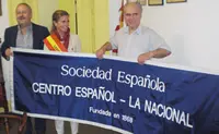  La directora de Emigración de Madrid, junto al presidente de ‘La Nacional’.