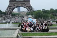  Una de las bandas participantes en la Semana Galega en París.