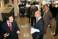  El presidente del Centro Galicia de Buenos Aires guía al Secretario en el recorrido por las instalaciones que va a ocupará la Delegación.   