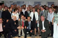  Celestino Corbacho posó con los consejeros.