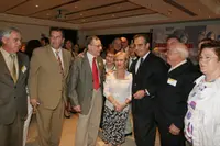  El ministro Corbacho, junto a algunos de los asistentes al pleno.