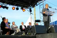  Jos&eacute; Mart&iacute;nez Cobo, durante su discurso en la inauguraci&oacute;n de la calle.