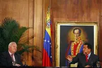  Hugo Chávez, junto a Miguel Ángel Moratinos, durante la recepción a la delegación española.