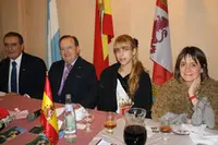  Pedro Bello, José Luis García, Micaela Álvaro y Julia Díaz presidieron el almuerzo.