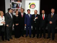 Foto de familia de los asistentes a la reunión de trabajo. 