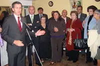  El presidente, Alberto Núñez Feijóo, acompañado por Santiago Camba, se dirige a los presentes en el acto.