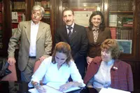  Jimena Sanclamente firmó en el libro de visitas del Hogar. 