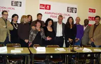  Caldera posa con los participantes en el acto. 