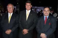  Manuel Herrera Castilla, director del Banco Canarias; David Frías Cañellas, presidente de Seguros Canarias; y Richard Barreiro y Olmedo, director de ‘Magazine Español’ y consejero del CRE.