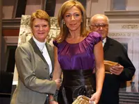 La secretaria de Estado de Inmigraci&oacute;n y Emigraci&oacute;n entreg&oacute; la placa conmemorativa a la hija de Manuel Ferrol. 