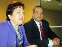  Pilar Farjas y Jorge Daniel Lemus, durante el acto de la firma del convenio.