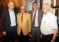 Santiago Camba, con directivos del Centro Gallego.