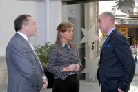 Colsa, Cristóbal y Camba, en la sede de la Agencia Madrileña de Emigración.