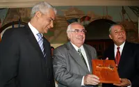  El presidente Areces recibió las llaves de la ciudad de Santo Domingo, de manos de su alcalde, Roberto Salcedo.