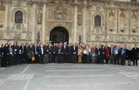 Foto de familia de los dirigentes del Partido Popular que asistieron a la clausura de la Cumbre, junto a responsables del PP en distintos países.