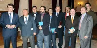  Alfonso Fern&aacute;ndez Ma&ntilde;ueco y F&eacute;lix Colsa, junto a varios de los autores del libro en Salamanca.