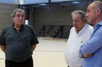  De izda. a dcha., Carlos Vello, Agust&iacute;n Diz y Santiago Camba, durante el recorrido por el campo Galicia en Olivos.