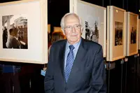 El fotoperiodista coru&ntilde;&eacute;s, que trabaj&oacute; para &lsquo;La Voz de Galicia&rsquo;, se desplaz&oacute; a Vigo en varias ocasiones para inmortalizar el embarque de emigrantes. 