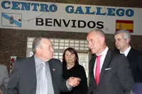  Ladislao Picallo, presidente del Centro, recibe a Santiago Camba.