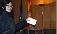 Una de las españolas que voto en el Consulado de Hamburgo. 