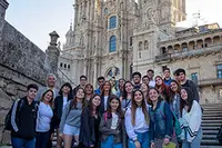 09,00 h.-    A conselleira de Educación, Universidade e Formación Profesional, Carmen Pomar, e o secretario xeral de Política Lingüística, Valentín García, visitarán o Pórtico da Gloria con alumnado do Colexio Santiago Apóstol de Bos Aires, de visita de estudos en Galicia. Na praza do Obradoiro
foto xoán crespo
13/09/2019