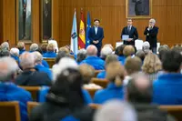 O presidente da Xunta, Alberto Núñez Feijóo, e o secretario xeral de Emigración, Antonio Rodríguez Miranda, reciben aos 130 participantes do programa Reencontros na Terra 2019, que este ano cumpre 30 anos. Pazo do Hórreo, Santiago de Compostela, 8 de outubro de 2019.