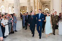 Los Reyes en el momento de la entrada al Gran Salón del Gran Teatro de La Habana %22Alicia Alonso%22  