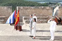 Sus Majestades los Reyes durante la ceremonia de homenaje a los miembros de la Escuadra del Almirante Cervera caídos en combate en 1898  