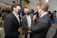 O presidente da Xunta, Alberto Núñez Feijóo, acompañado do secretario xeral para a Emigración, Antonio Rodríguez Miranda, participa no encontro Retorno Emprendedor: Programa Merlo. Cidade da Cultura - Edificio CINC (Santiago de Compostela), 26/10/2021