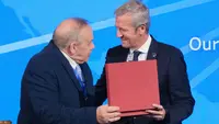 O presidente da Xunta, Alfonso Rueda, acompañado do conselleiro de Cultura, Educación, FP e Universidades, Román Rodríguez, e as conselleiras de Política Social e Xuventude e de Promoción do Emprego e Igualdade, Fabiola García e Elena Rivo, respectivamente, participa na inauguración do XIII pleno do Consello de Comunidades Galegas. Paraninfo do IES Otero Predrayo (Ourense), 22/09/23.