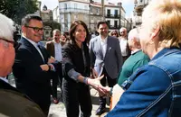 O conselleiro de Emprego, Comercio e Emigración, José González, e a conselleira de Vivenda e Planificación de Infraestruturas, María Martínez Allegue, participan nas xornadas de portas abertas da nova sede da Secretaría Xeral da Emigración e da Oficina Integral de Asesoramento e Seguimento ao Retorno no marco da Semana da Administración Aberta. Santiago, 14/6/24.