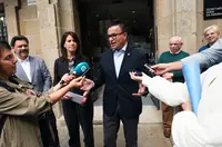 O conselleiro de Emprego, Comercio e Emigración, José González, e a conselleira de Vivenda e Planificación de Infraestruturas, María Martínez Allegue, participan nas xornadas de portas abertas da nova sede da Secretaría Xeral da Emigración e da Oficina Integral de Asesoramento e Seguimento ao Retorno no marco da Semana da Administración Aberta. Santiago, 14/6/24.